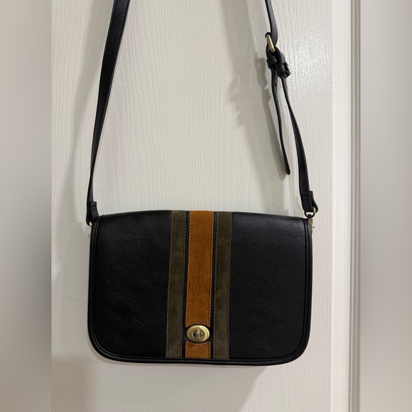 Steve Madden Handbags - Steve Madden Black Crossbody Bag Stripe Accent Gold Hardware Shoulder Purse